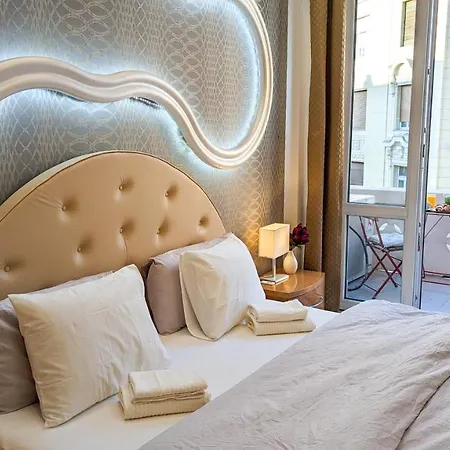 Prime Downtown Budapest Luxury Condo, Private Spa, Home Cinema, Patio Exterior photo