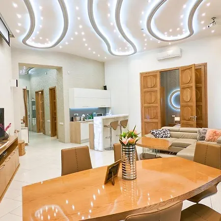 Prime Downtown Budapest Luxury Condo, Private Spa, Home Cinema, Patio Exterior photo