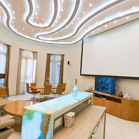 Prime Downtown Budapest Luxury Condo, Private Spa, Home Cinema, Patio Exterior photo