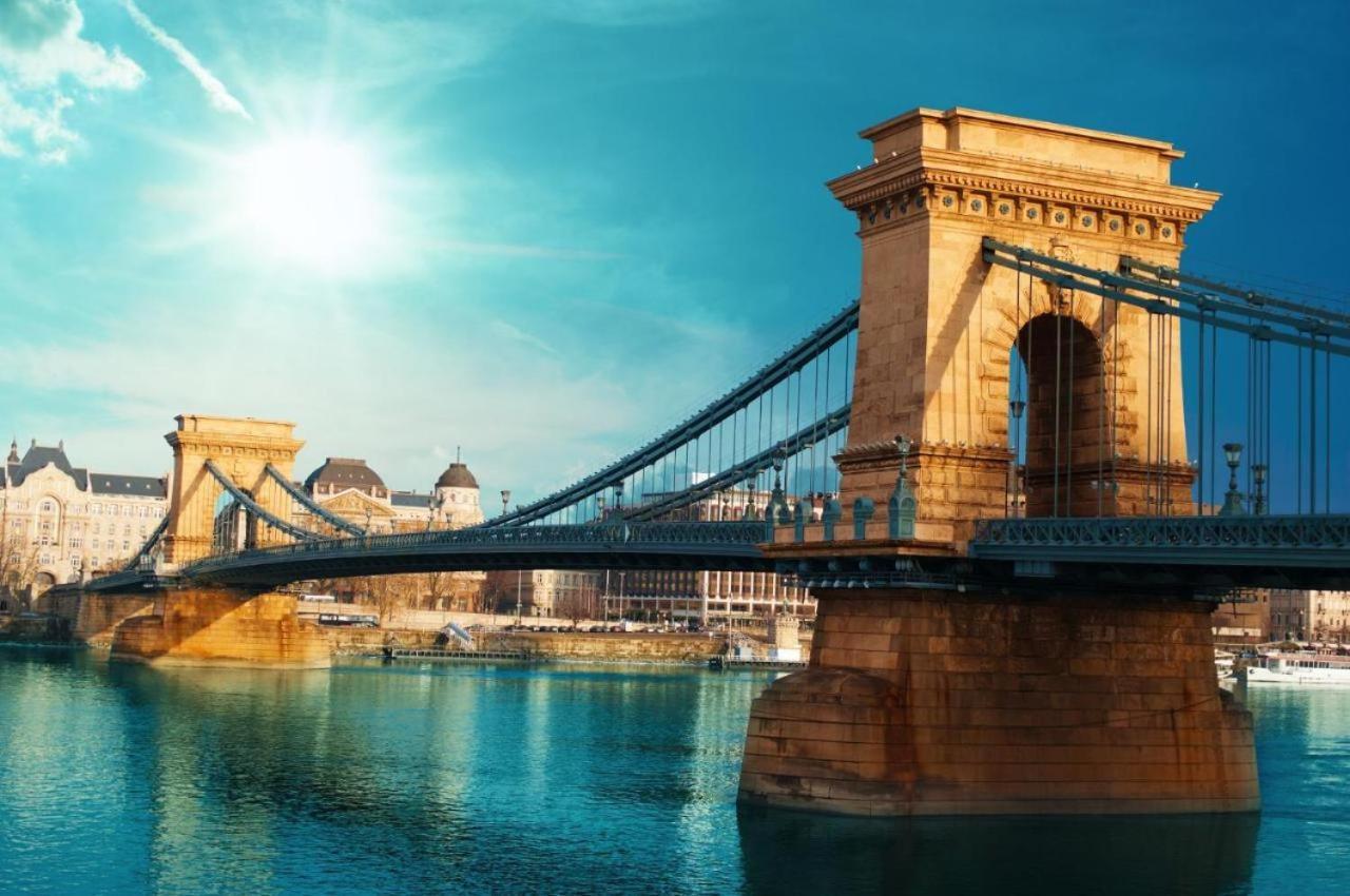 Prime Downtown Luxury Condo, Private Spa, Cinema, Patio Apartament Budapeszt