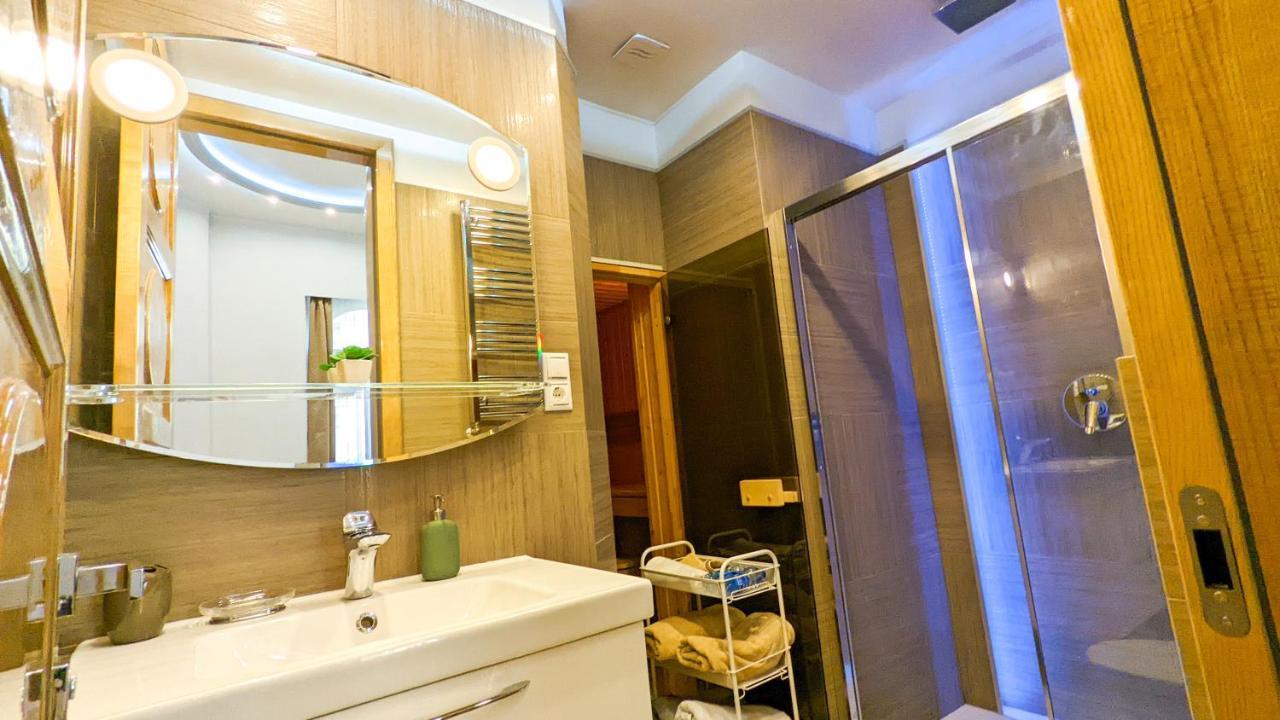 Prime Downtown Luxury Condo, Private Spa, Cinema, Patio Apartamento