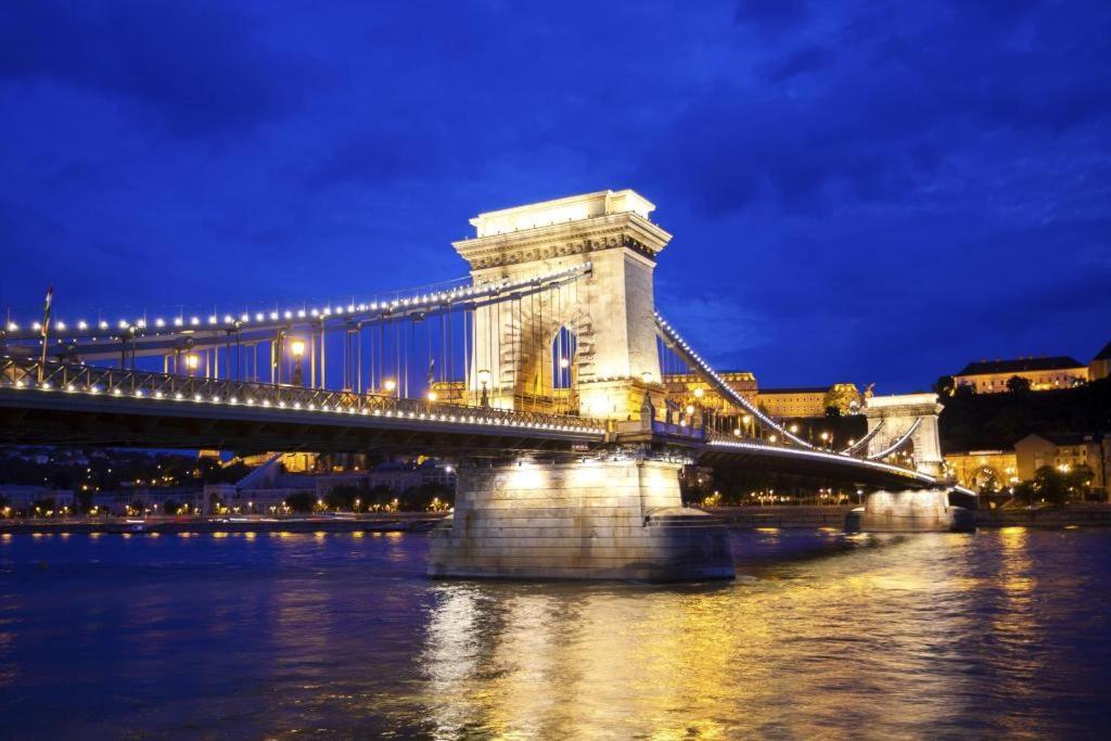 Apartament Prime Downtown Luxury Condo, Private Spa, Cinema, Patio Budapeszt